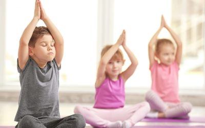 Yoga para niños y actividades de meditación y conciencia en familia.